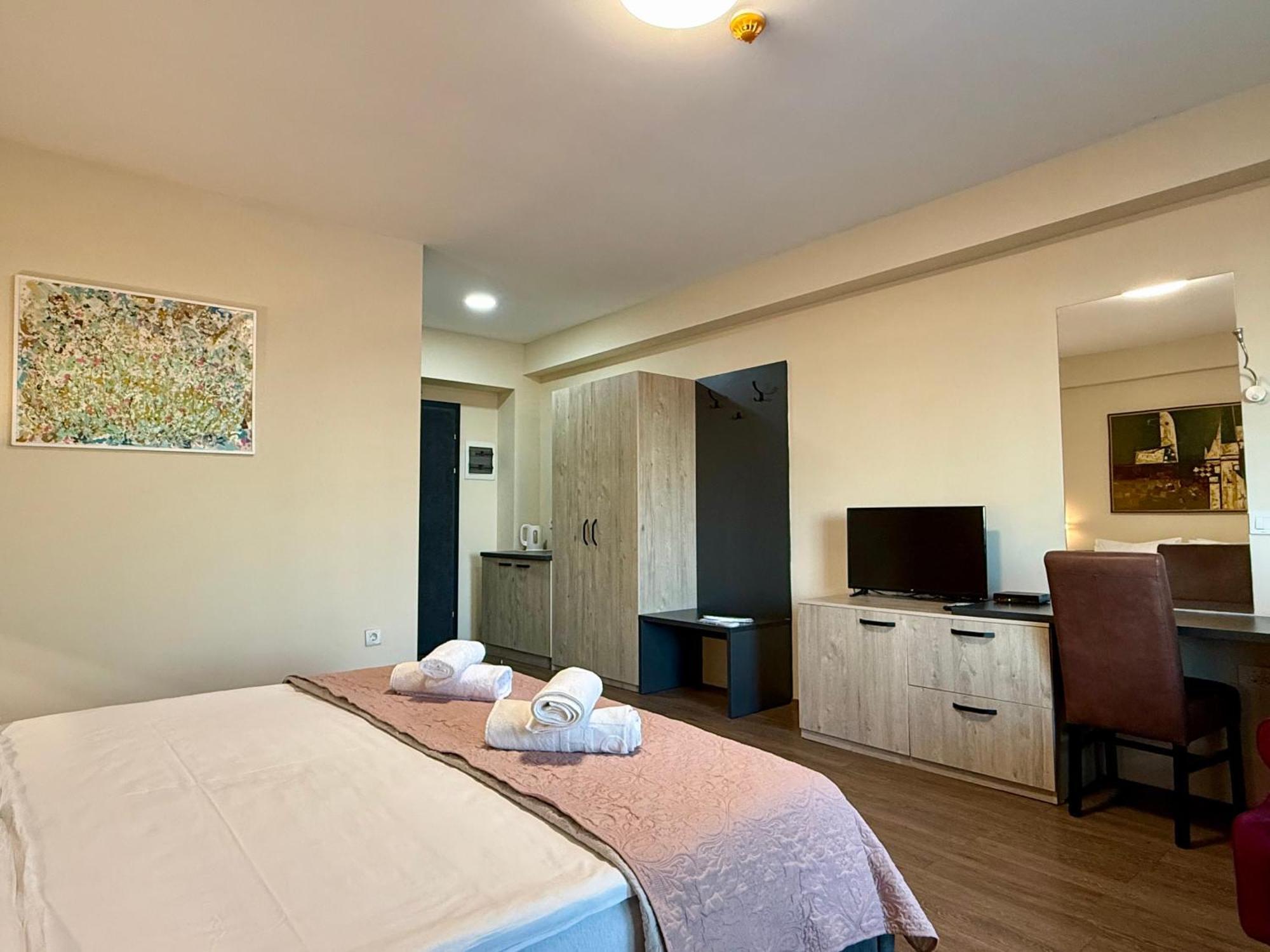 Villa Eleni Apartments Скопие Екстериор снимка