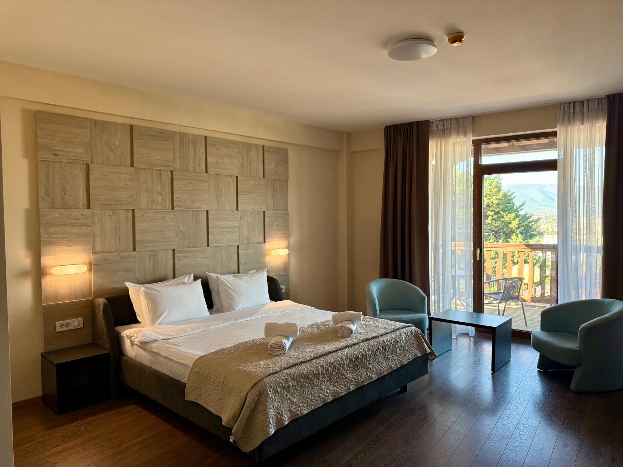 Villa Eleni Apartments Скопие Екстериор снимка