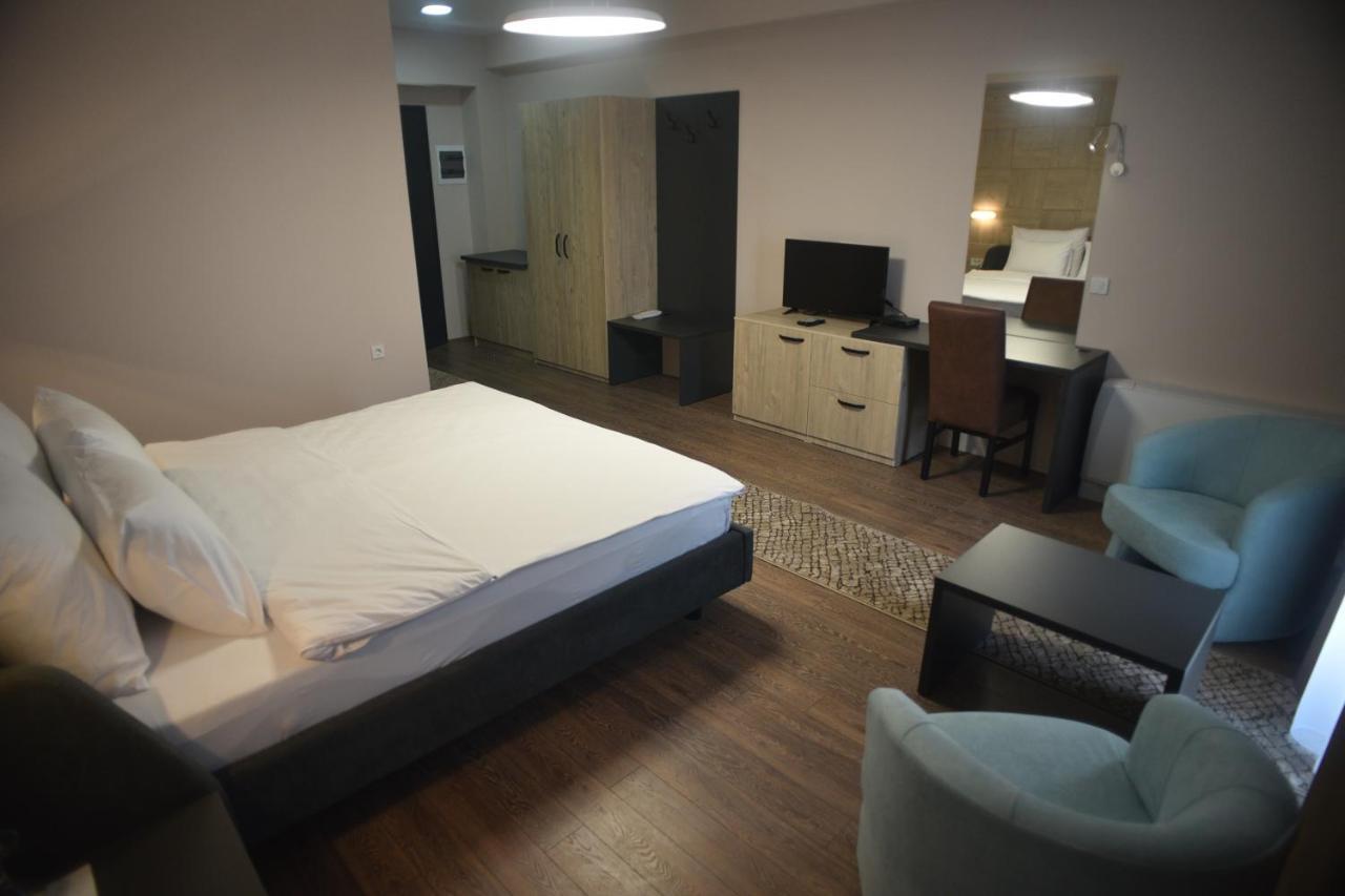 Villa Eleni Apartments Скопие Екстериор снимка