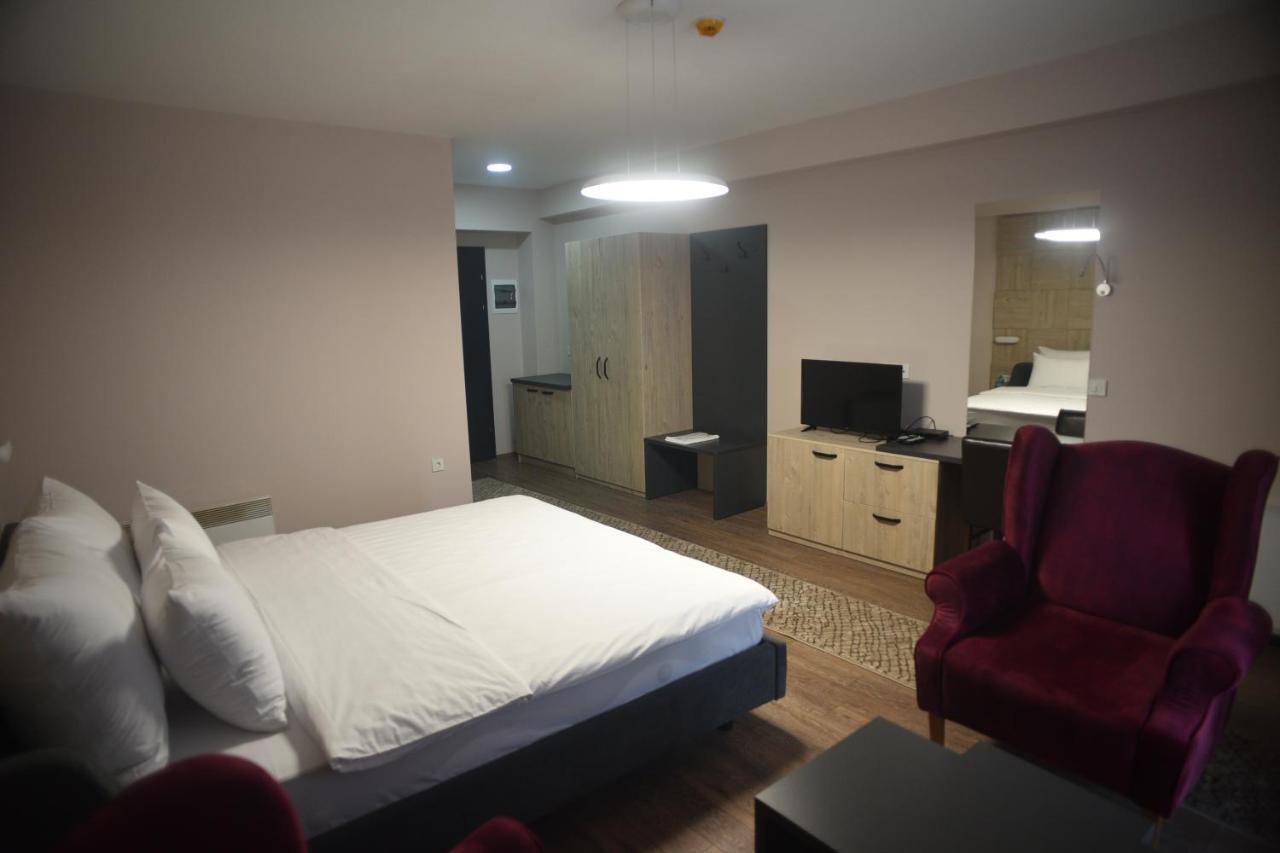 Villa Eleni Apartments Скопие Екстериор снимка
