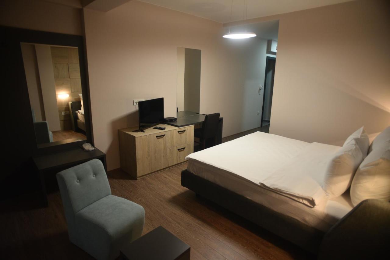 Villa Eleni Apartments Скопие Екстериор снимка