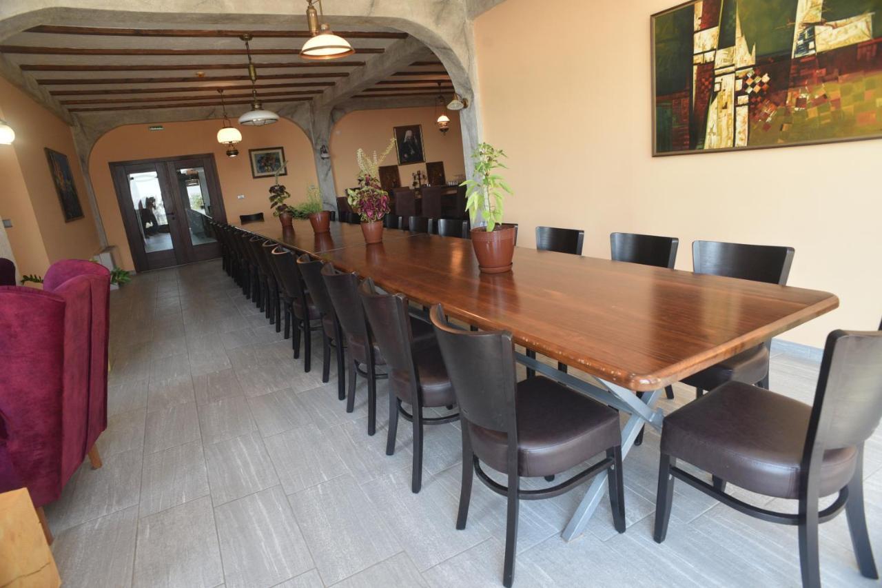 Villa Eleni Apartments Скопие Екстериор снимка
