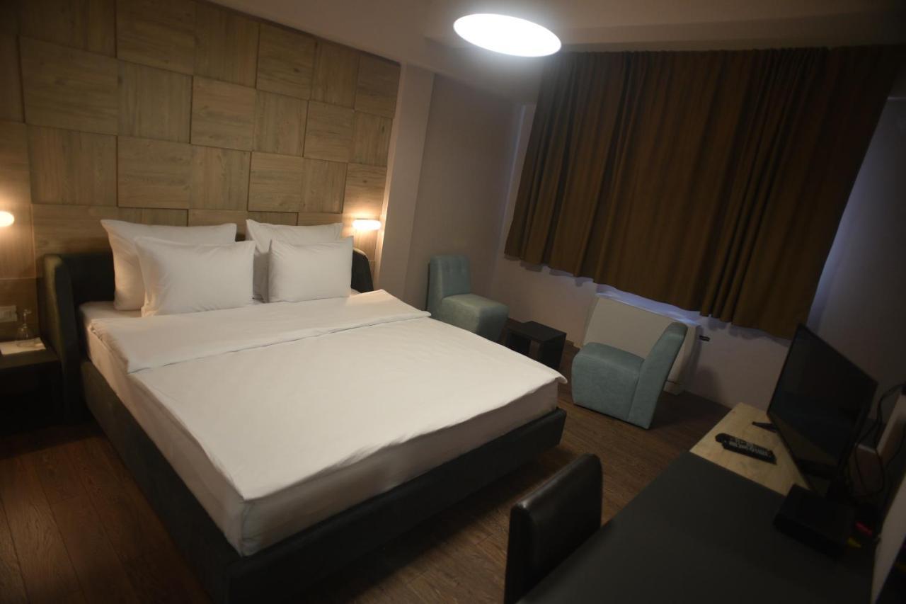 Villa Eleni Apartments Скопие Екстериор снимка