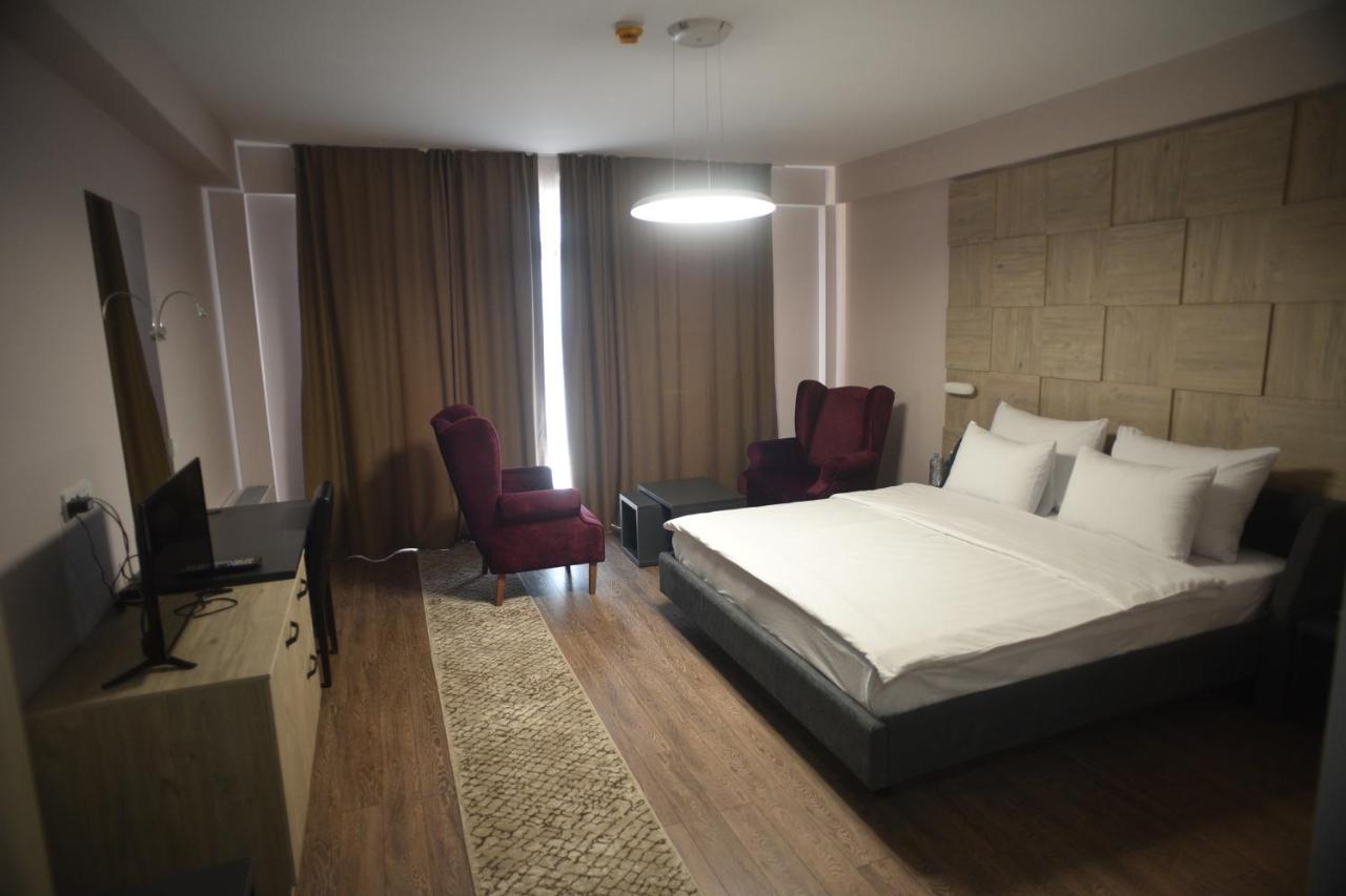 Villa Eleni Apartments Скопие Екстериор снимка